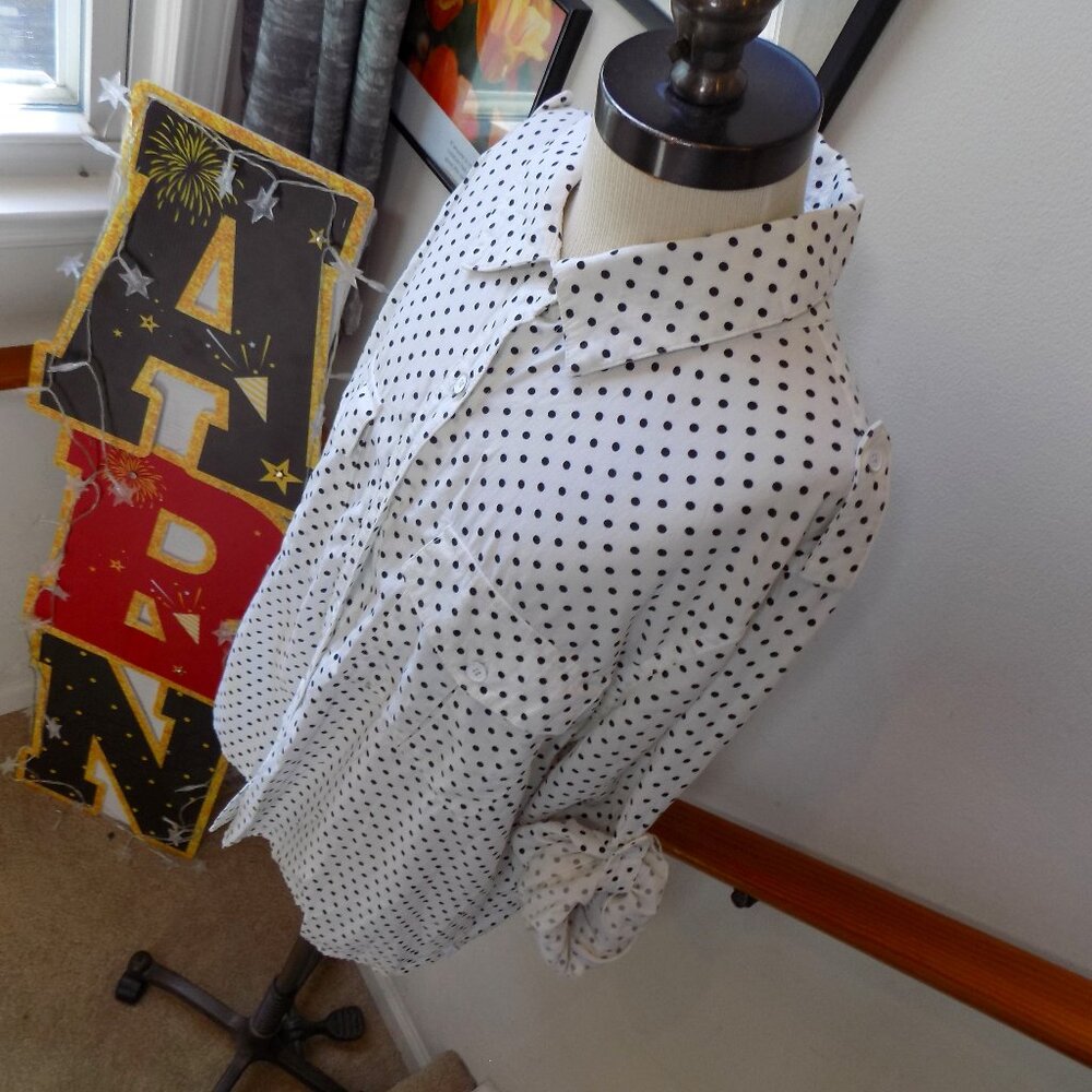 NIKE Button Down White & Black Polka Dot Shirt Size Medium